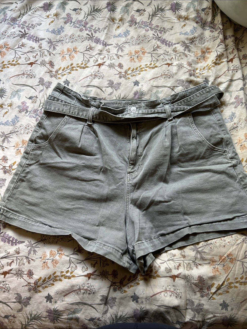 American Eagle Women’s High-Rise Mom Short - Sage Green